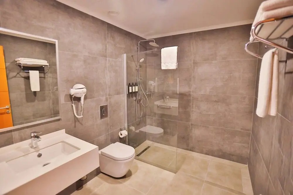 هتل کادم این